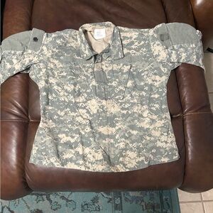 Military fatigue shirt size Small X-Short